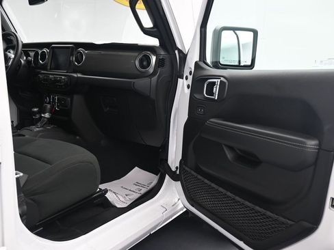 Used 2023 Jeep Gladiator Overland AWD/4WD image 12