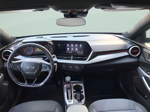 Used 2025 Chevrolet Trax RS FWD image 15