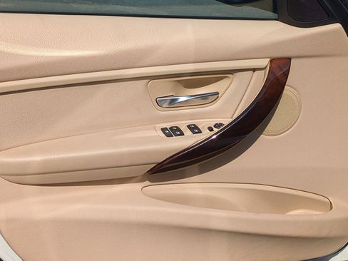 Used 2014 BMW 320i Sedan image 14