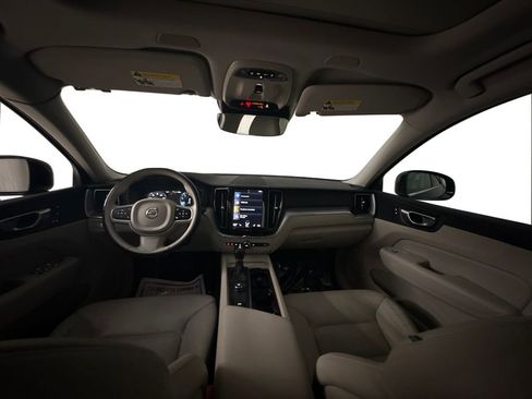 Used 2018 Volvo XC60 T6 Momentum w/ Vision Package image 14