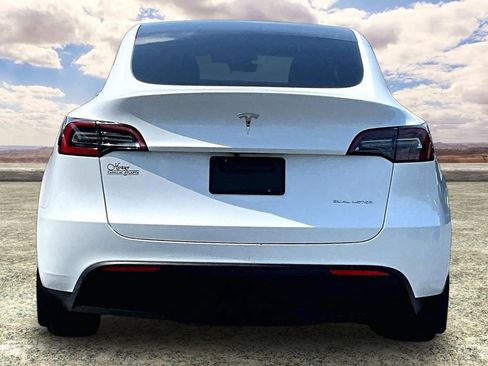 Used 2023 Tesla Model Y Long Range AWD/4WD image 6