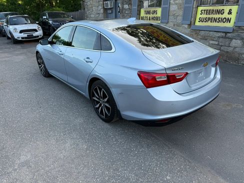Used 2018 Chevrolet Malibu LT w/ Leather Package FWD image 4
