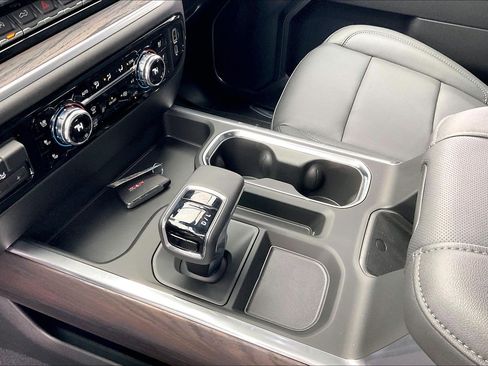 New 2026 GMC Sierra 1500 SLT image 8