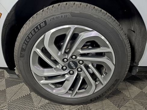 Certified 2025 Lincoln Navigator Reserve AWD/4WD image 9