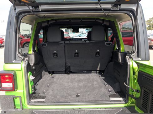 Used 2025 Jeep Wrangler Sport S image 12