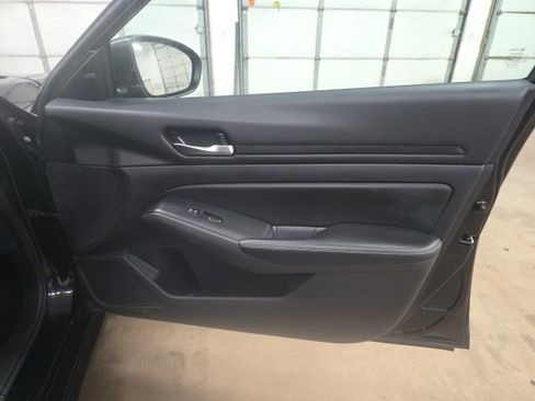 Used 2024 Nissan Altima 2.5 SV image 5