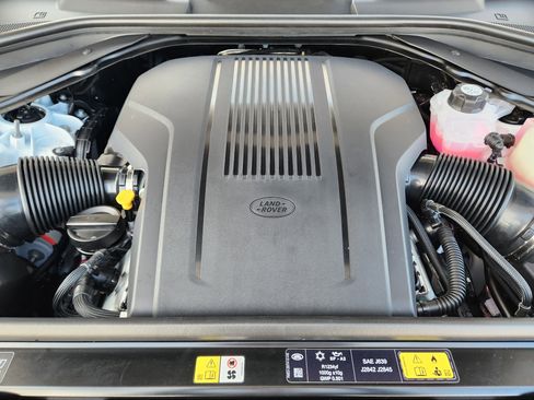 New 2025 Land Rover Range Rover SE image 30