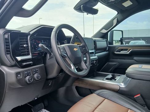 Certified 2025 Chevrolet Silverado 2500 High Country w/ Technology Package AWD/4WD image 9