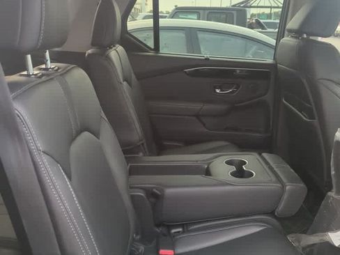 Used 2023 Honda Pilot Touring image 4