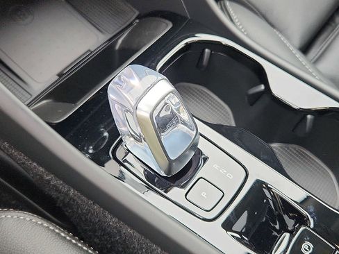 Used 2025 Volvo XC40 B5 Ultra w/ Protection Package Premier image 14