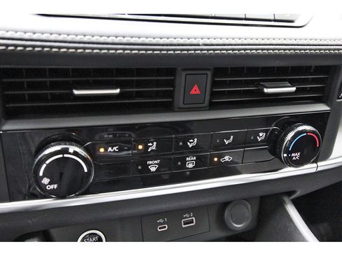 Used 2022 Nissan Rogue S image 22