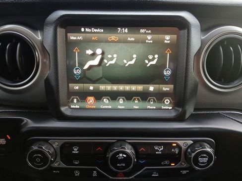 Used 2023 Jeep Gladiator Sport AWD/4WD image 4