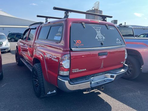Used 2014 Toyota Tacoma 4x4 Double Cab w/ TRD Off-Road Package image 3