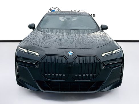 Certified 2024 BMW 740i RWD image 2