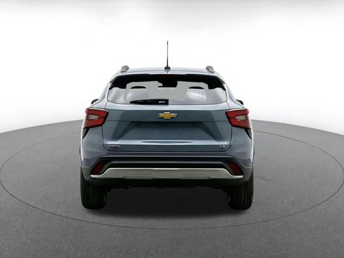 Used 2025 Chevrolet Trax LT w/ LT Convenience Package FWD image 8
