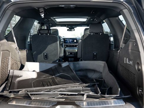 Used 2025 Chevrolet Tahoe Z71 w/ Comfort Package AWD/4WD image 22
