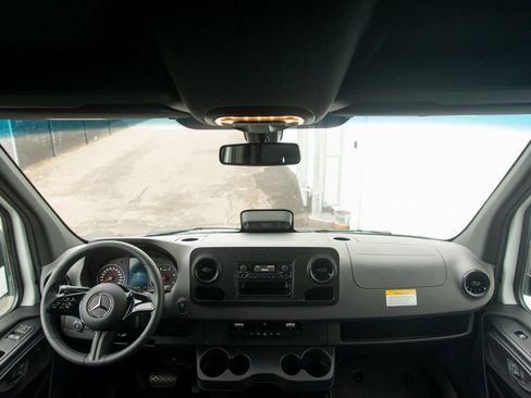 Used 2025 Mercedes-Benz Sprinter 2500 image 29