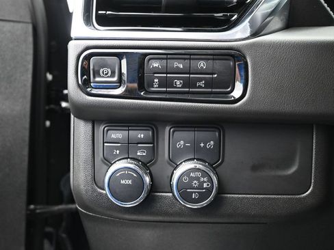 Used 2025 GMC Yukon Denali AWD/4WD image 17
