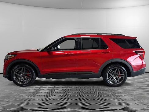 Used 2025 Ford Explorer ST AWD/4WD image 2