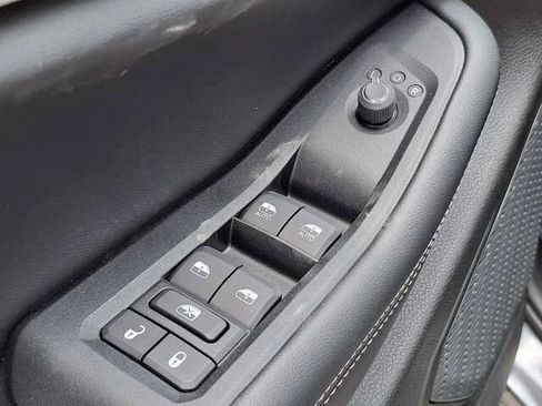 Used 2023 Jeep Grand Cherokee Limited RWD image 7