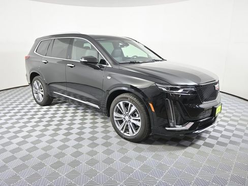 Used 2024 Cadillac XT6 Premium Luxury image 9