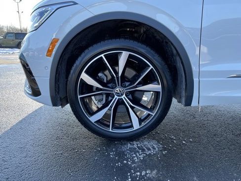 Used 2024 Volkswagen Tiguan SEL R-Line image 34