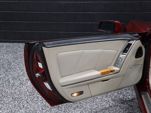 Used 2006 Cadillac XLR image 34
