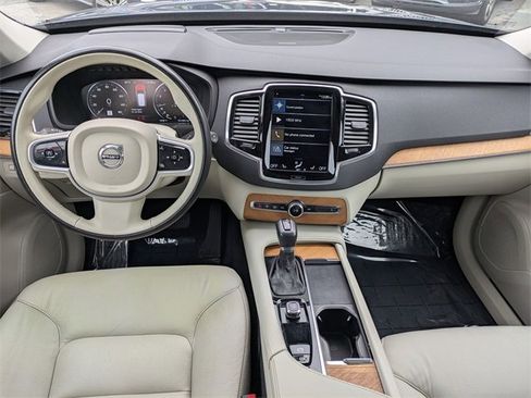 Used 2022 Volvo XC90 T6 Momentum w/ Advanced Package image 21