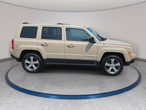 Used 2017 Jeep Patriot High Altitude AWD/4WD image 4