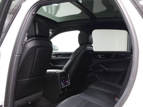 Certified 2020 Porsche Cayenne image 31