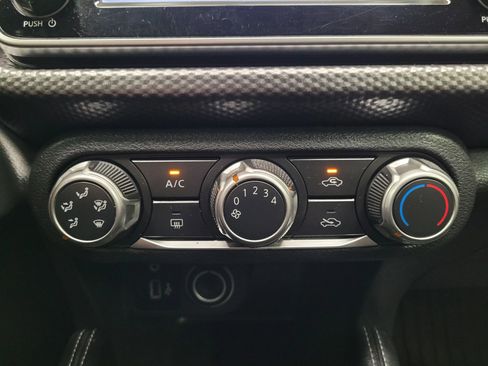 Used 2019 Nissan Kicks S image 26