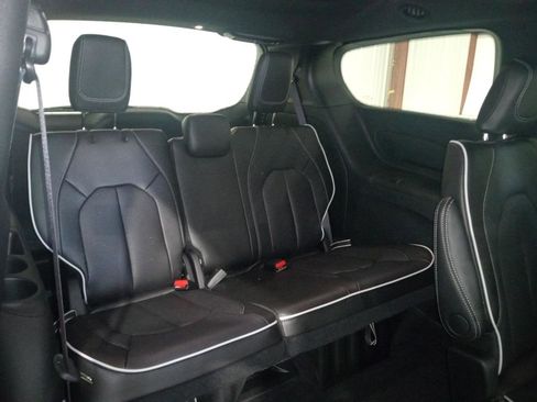 New 2026 Chrysler Pacifica Limited w/ S Appearance Package FWD image 18