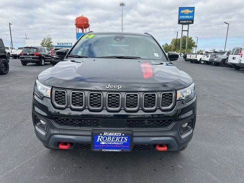 Used 2024 Jeep Compass Trailhawk image 11