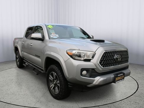 Used 2019 Toyota Tacoma image 1