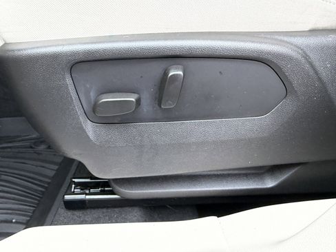 Used 2022 Buick Envision Avenir w/ Technology Package II image 24