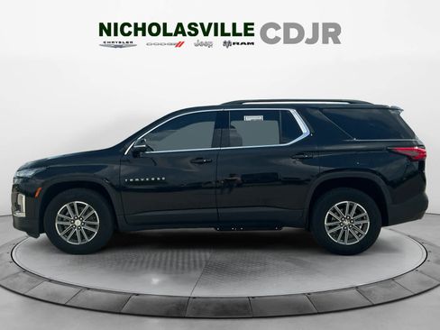 Used 2023 Chevrolet Traverse LT FWD image 2
