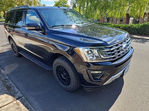 Used 2019 Ford Expedition XLT w/ Equipment Group 201A AWD/4WD image 7