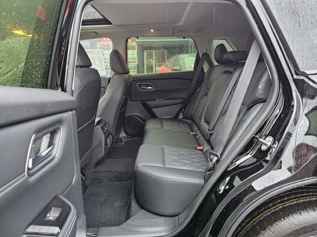 New 2026 Nissan Rogue Platinum w/ Tech Package AWD/4WD image 11