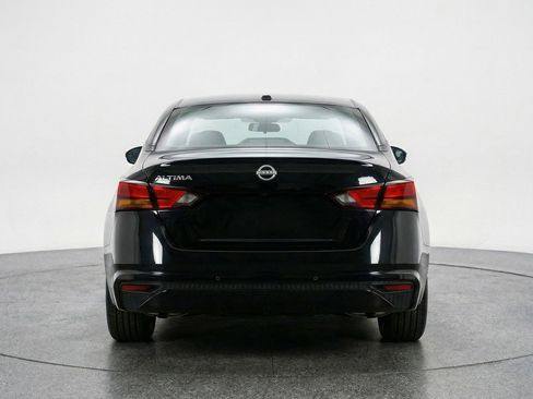 Used 2025 Nissan Altima 2.5 SV FWD image 7