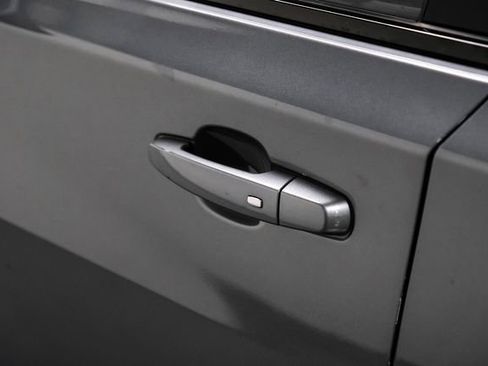 Used 2019 Chevrolet Traverse RS image 38