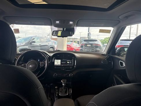 Used 2021 Kia Soul EX FWD image 16