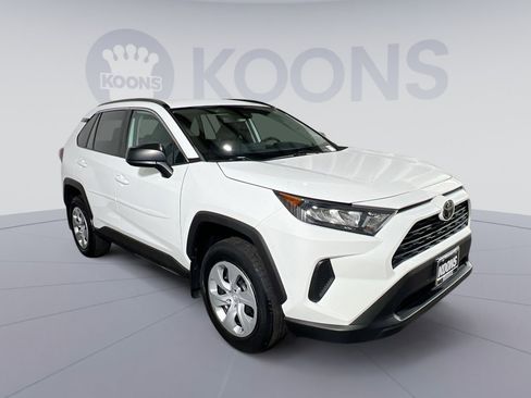 Used 2021 Toyota RAV4 LE image 10