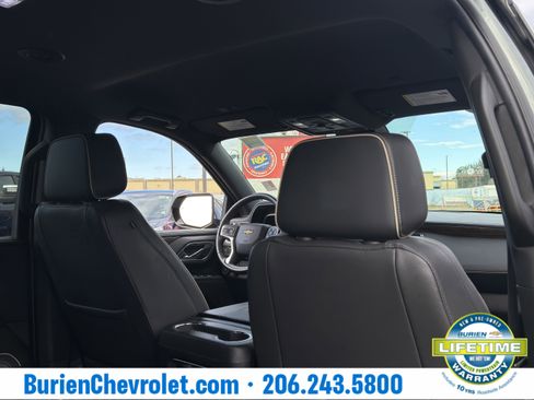 Used 2023 Chevrolet Suburban Premier image 24