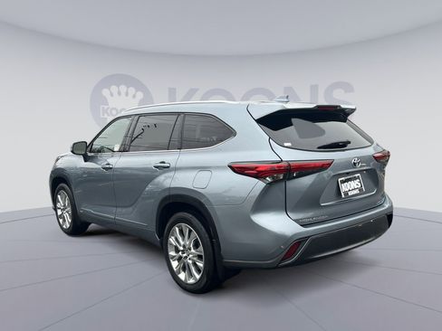 Used 2023 Toyota Highlander Limited image 4