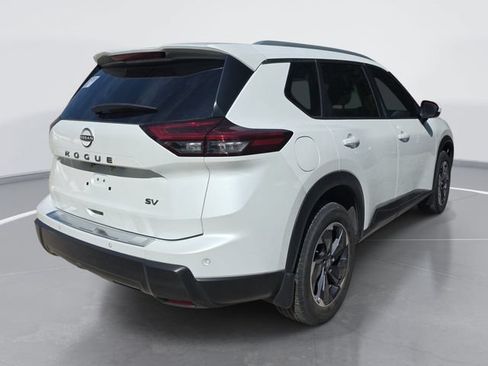 Used 2024 Nissan Rogue SV w/ SV Premium Package FWD image 4