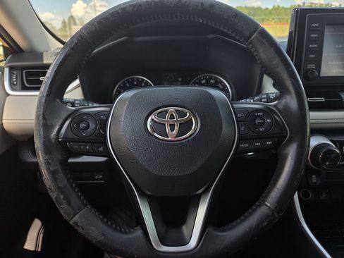 Used 2019 Toyota RAV4 XLE Premium FWD image 21