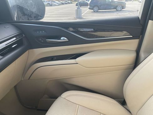 Used 2022 Cadillac Escalade Premium Luxury image 23