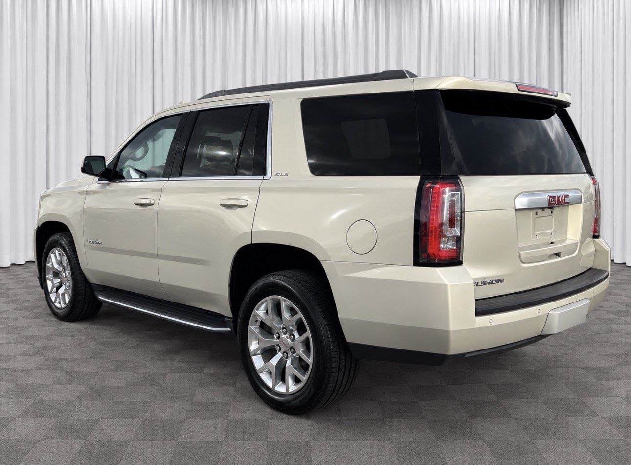Used 2016 GMC Yukon SLE RWD image 5