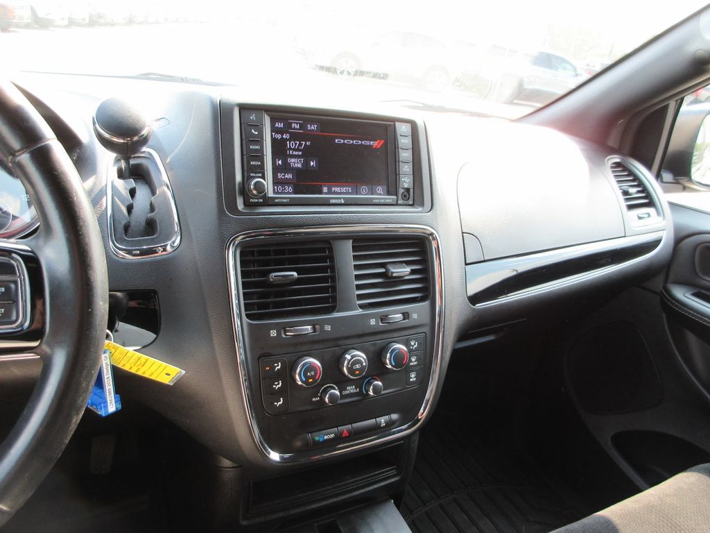 Used 2018 Dodge Grand Caravan SE FWD image 26