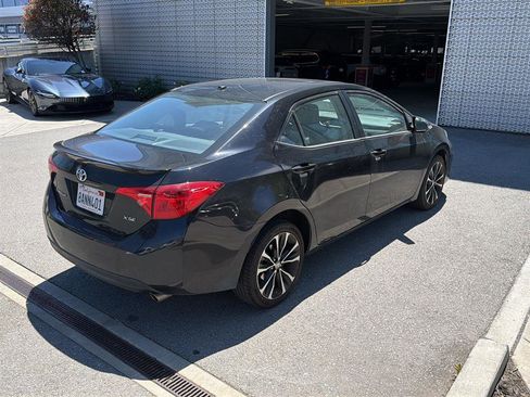 Used 2018 Toyota Corolla XSE FWD image 4